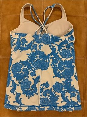 Lululemon White and Blue Floral Tank with built in braw